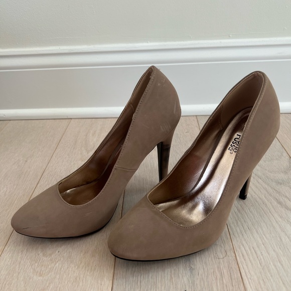 Nude Pumps Size 8 US - Picture 3 of 4